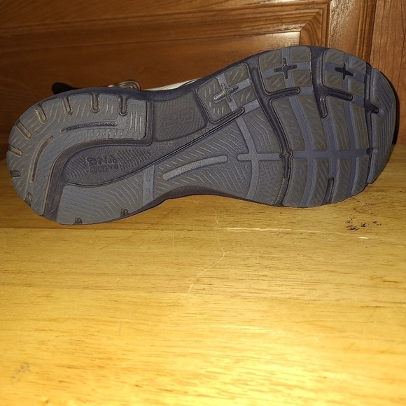Men\'s Brooks Adrenaline GTS 23 Gray Running Shoes - . EUC main image 13